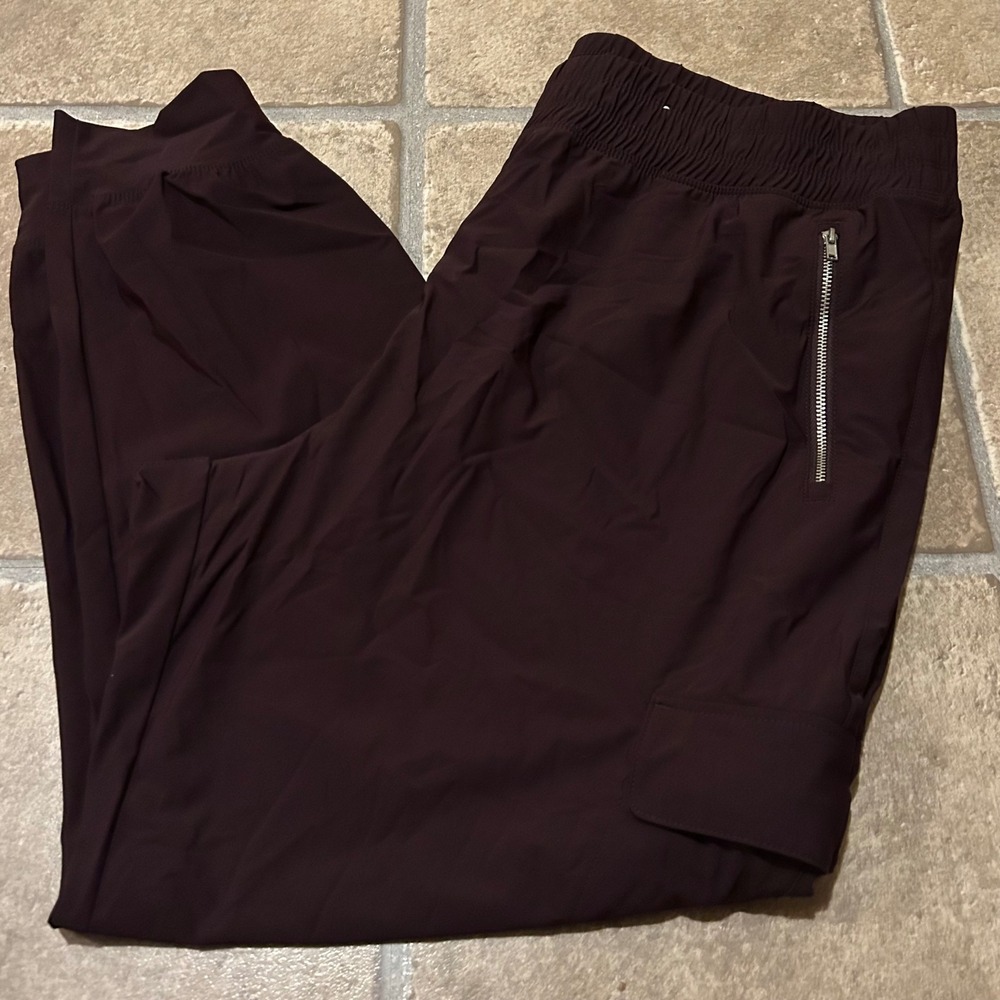 Old Navy SleekTech Cargo Joggers XL Burgundy Plum Zipper Pockets Go-Dry